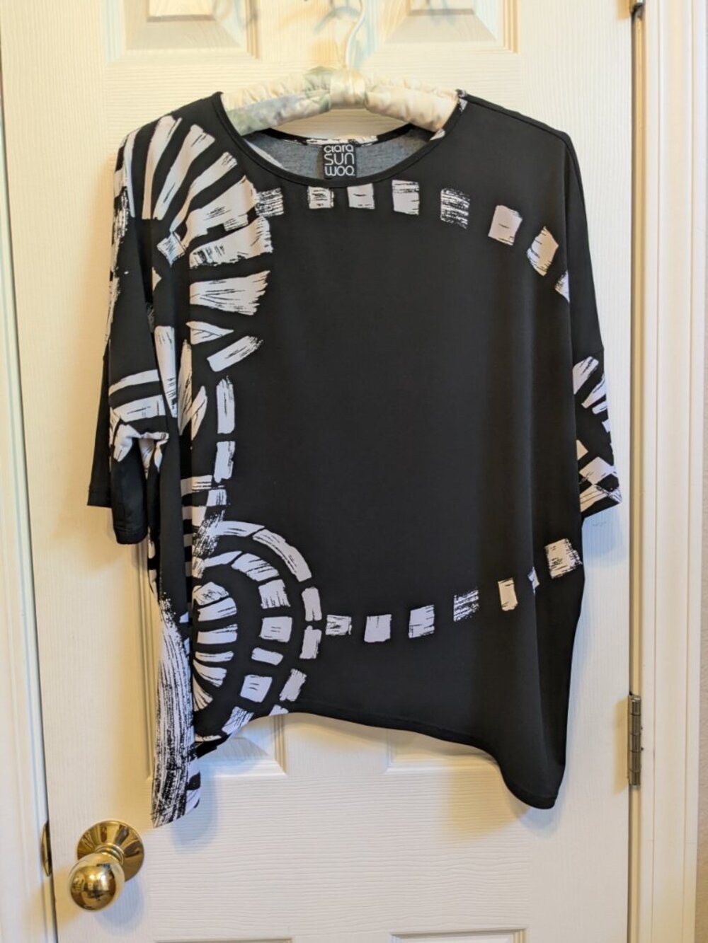 Clara Sunwoo Black White Graphic Asymmetrical Top L